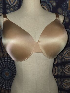 Soma Smooth Satin Nude T-Shirt Bra - Shimmery Beige 40 DDD